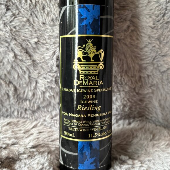 Royal DeMaria 2008 Icewine Riesling - Picture 2 of 3